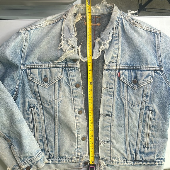Vintage Levi’s Distressed Flannel Lined Jean Jacket - Picture 15 of 15